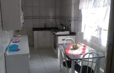 Imagem: A casa possui 2 Dormitórios, 1 Banheiro, 160m² de Área e