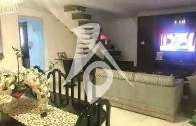 Imagem: A casa possui 3 Dormitórios, 5 Banheiros, 3 Vagas na garagem