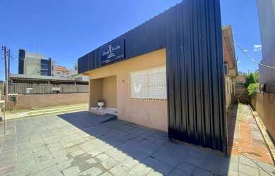 Imagem: A casa possui 3 Dormitórios, 2 Banheiros, 1 Vaga na garagem