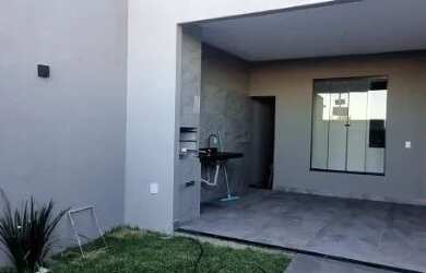 Imagem: A casa possui 2 Dormitórios, 2 Banheiros, 2 Vagas na garagem