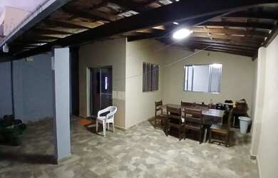 Imagem: A casa à venda possui 3 Dormitórios, 2 Banheiros, 1 Vaga na