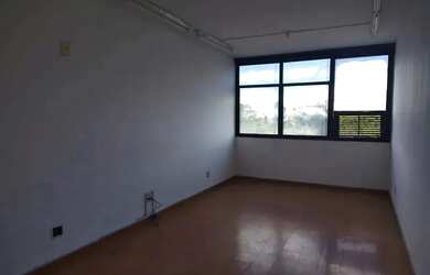 Imagem: O depósito possui 1 Vaga na garagem, 42m² de Área e está