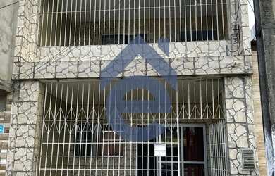 Imagem: A casa possui 3 Dormitórios, 4 Banheiros, 1 Vaga na garagem