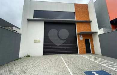 Imagem: O depósito possui 4 Vagas na garagem, 271m² de Área e está