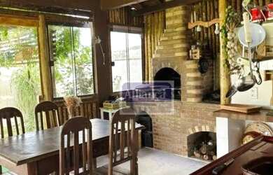 Imagem 3: Loft com 1 dormitório, varanda, churrasqueira, quintal e várias vagas...