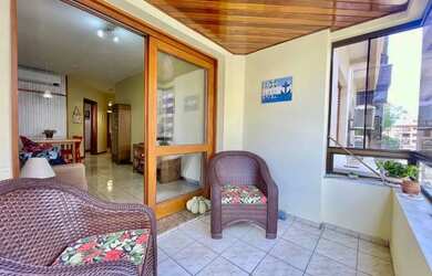 Imagem 3: SACADA DE FRENTE E ESPAÇO DE SOBRA NO CENTRO DA CIDADE