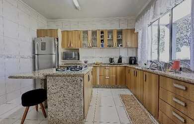 Imagem 6: Sobrado com 3 Suítes e Piscina - Venda e Locação Zona Sul Londrina