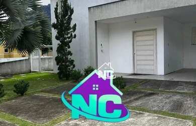 Imagem: A casa possui 3 Dormitórios, 3 Banheiros, 350m² de Área