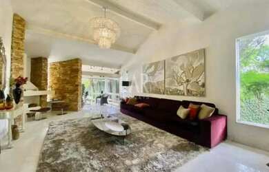 Imagem: A casa possui 5 Dormitórios, 4 Banheiros, 5 Vagas na garagem