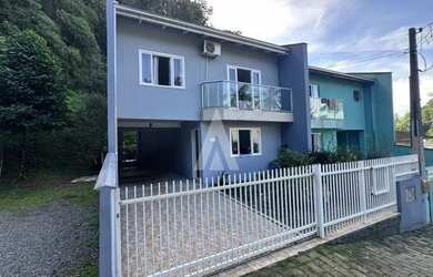 Imagem: A casa possui 4 Dormitórios, 2 Banheiros, 2 Vagas na garagem