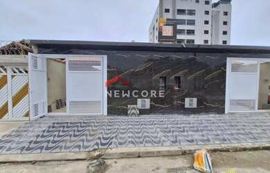 Imagem: A casa possui 2 Dormitórios, 2 Banheiros, 2 Vagas na garagem