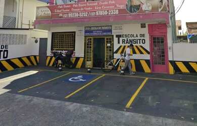 Imagem: O depósito possui 4 Vagas na garagem, 180m² de Área e está