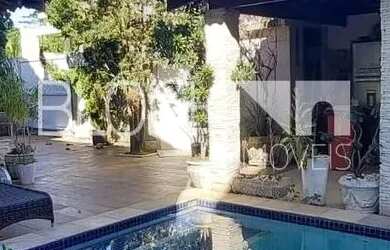 Imagem: A casa em condomínio possui 4 Dormitórios, 4 Banheiros, 2