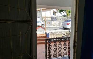 Imagem: A casa possui 3 Dormitórios, 1 Banheiro, 1 Vaga na garagem