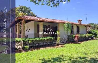 Imagem: A casa em condomínio possui 4 Dormitórios, 3 Banheiros, 5