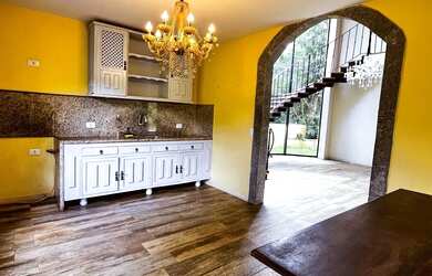 Imagem: A casa possui 4 Dormitórios, 4 Banheiros, 3 Vagas na garagem