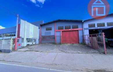 Imagem: O depósito possui 5 Vagas na garagem, 350m² de Área e está