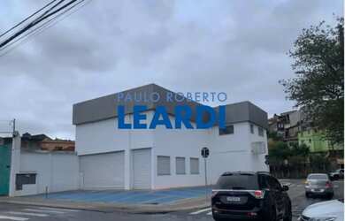 Imagem: O depósito possui 5 Vagas na garagem, 643m² de Área e está