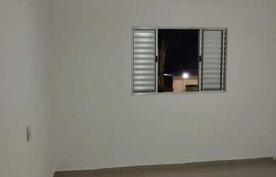 Imagem: A casa possui 1 Dormitório, 1 Banheiro e está localizado