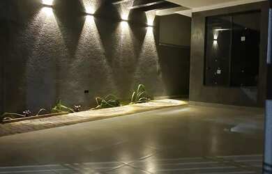 Imagem: A casa possui 3 Dormitórios, 3 Banheiros, 3 Vagas na garagem