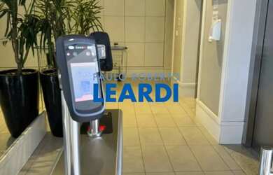 Imagem: O depósito possui 2 Vagas na garagem e 48m² de Área e está