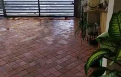 Imagem: A casa possui 3 Dormitórios, 3 Banheiros, 3 Vagas na garagem