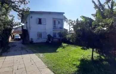 Imagem: A casa possui 4 Dormitórios, 2 Banheiros, 4 Vagas na garagem