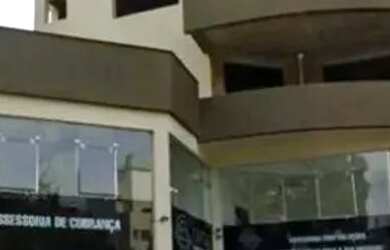 Imagem: O apartamento possui 3 Dormitórios, 1 Banheiro, 3 Vagas na