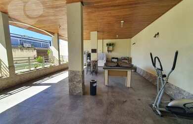 Imagem: A casa possui 3 Dormitórios, 3 Banheiros, 4 Vagas na garagem