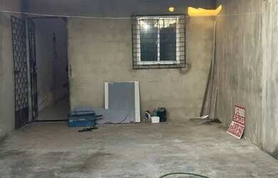 Imagem: A casa possui 1 Dormitório, 2 Banheiros, 2 Vagas na garagem