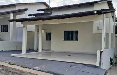 Imagem: A casa possui 3 Dormitórios, 2 Banheiros, 3 Vagas na garagem