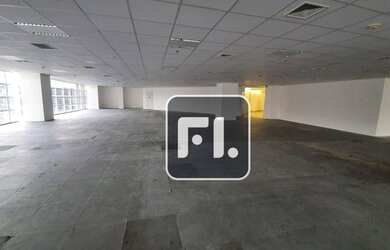 Imagem: O depósito possui 5 Vagas na garagem, 1.785m² de Área e
