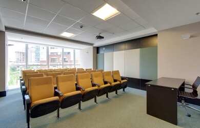 Imagem: O depósito possui 1 Vaga na garagem, 84m² de Área e está