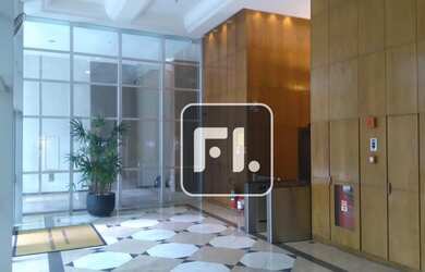 Imagem: O depósito possui 3 Vagas na garagem e 102m² de Área e está