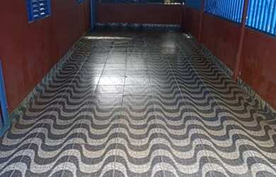 Imagem: A casa em condomínio possui 3 Dormitórios, 1 Banheiro, 2 Vagas