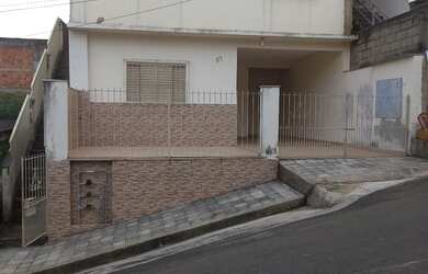 Imagem: A casa possui 2 Dormitórios, 1 Banheiro, 1 Vaga na garagem