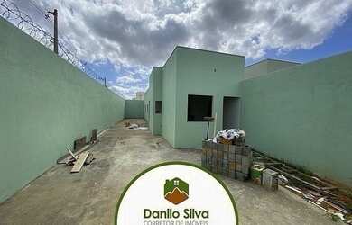 Imagem: A casa possui 3 Dormitórios, 2 Banheiros, 4 Vagas na garagem