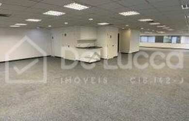 Imagem: O depósito possui 3 Vagas na garagem, 140m² de Área e está