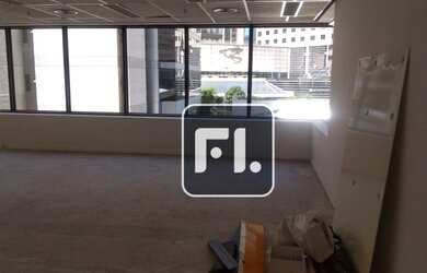 Imagem: O depósito possui 5 Vagas na garagem, 122m² de Área e está