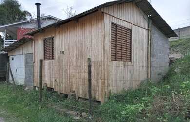 Imagem: A casa possui 1 Dormitório, 1 Banheiro, 2 Vagas na garagem