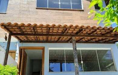 Imagem: A casa possui 3 Dormitórios, 4 Banheiros, 2 Vagas na garagem