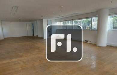 Imagem: O depósito possui 3 Vagas na garagem, 96m² de Área e está