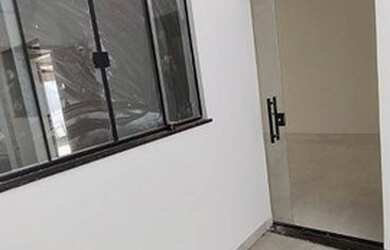 Imagem: A casa possui 3 Dormitórios, 2 Banheiros, 1 Vaga na garagem