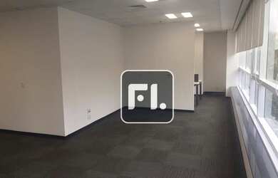 Imagem: O depósito possui 3 Vagas na garagem, 102m² de Área e está