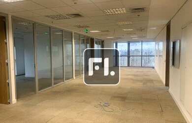 Imagem: O depósito possui 5 Vagas na garagem e 1539m² de Área e está