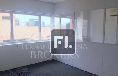 Imagem: O depósito possui 1 Vaga na garagem, 37m² de Área e está