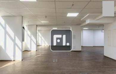 Imagem: O depósito possui 5 Vagas na garagem, 234m² de Área e está