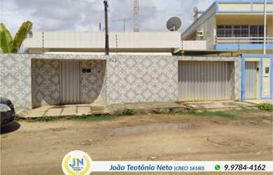 Imagem: A casa possui 4 Dormitórios, 2 Banheiros, 2 Vagas na garagem