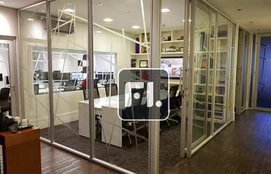 Imagem: O depósito possui 5 Vagas na garagem, 222m² de Área e está