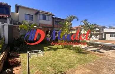 Imagem: A casa em condomínio possui 4 Dormitórios, 2 Banheiros, 2